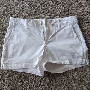 White Gap shorts